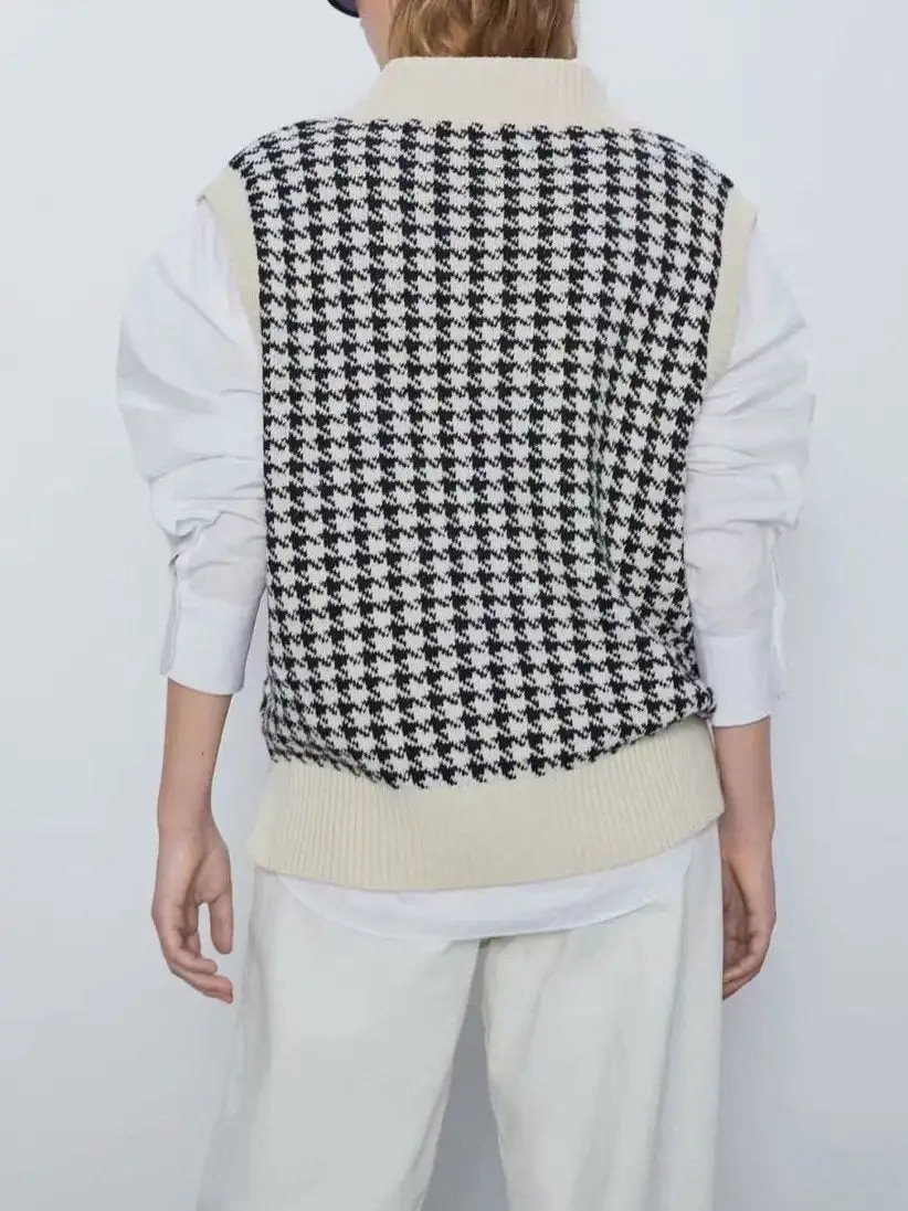 Women's sleeveless knit vest sweater