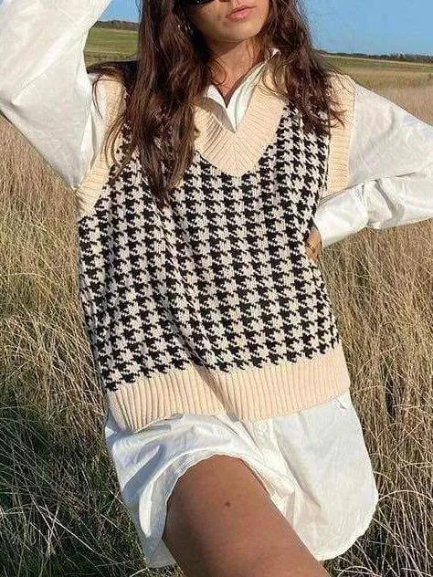 Women's sleeveless knit vest sweater