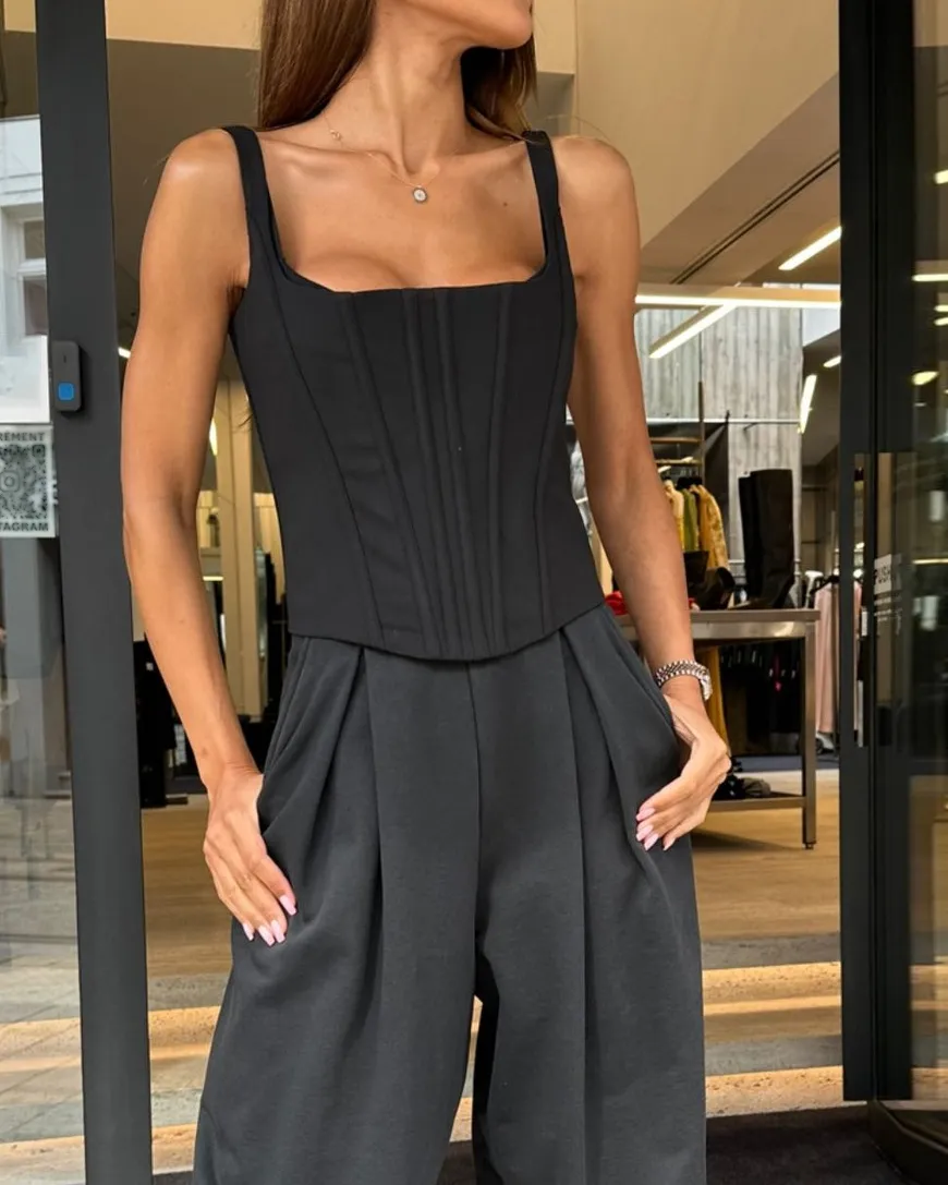 sleeveless solid color two piece suit